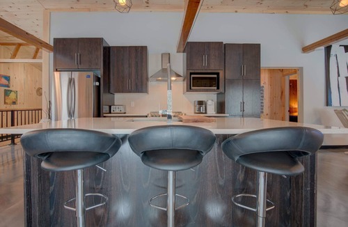 Blue Sea Ski Chalet | Spa by Lake Edja | Chalet Yellow Mellow