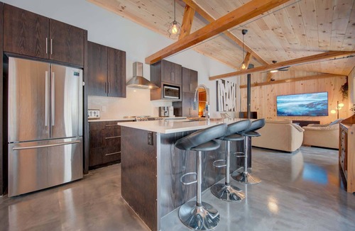 Blue Sea Ski Chalet | Spa by Lake Edja | Chalet Yellow Mellow