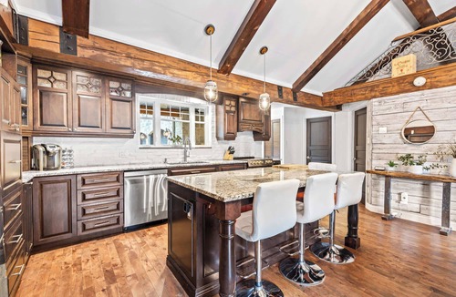 Saint-Brigitte-de-Laval Ski Chalet | Spa & Comfort by the River | Le Riverain
