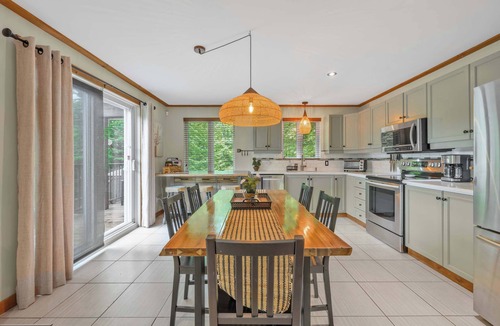 Amherst Ski Chalet | Spa, Game room, Waterfront | Le Refuge Vert
