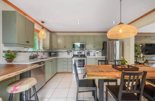 Amherst Ski Chalet | Spa, Game room, Waterfront | Le Refuge Vert