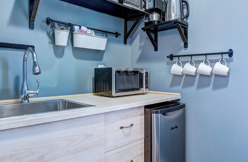 Lunenburg Apartment | Spacious 1-Bedroom King Bed Suite w/Deck (Suite 3)