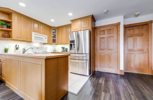 Bloor-Yorkville Apartment | Spacious 1BR Penthouse Suite with Amazing Terrace!