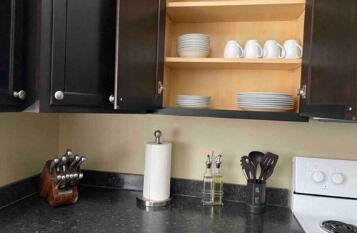 Regina House | Spacious 2 Bdm close to Airport
