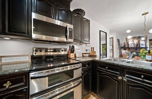 Blackcomb Villa | Spacious 2B/5 Min to Gondola,Free Pk,Wood Fire plc