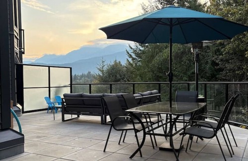 Blueberry Hill Condo | Spacious 2Bdrm, New XL Patio + Pool, Hot Tub, Stunning View