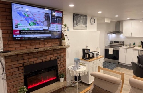 Streetsville House | Spacious 2BR/2BA Immaculate Apartment-Best Monthly rates