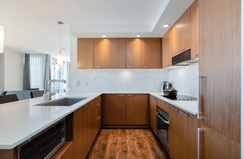 Yaletown Apartment | Spacious 2BR Suite w/Access to Rooftop Pool