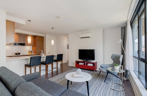 Yaletown Apartment | Spacious 2BR Suite w/Access to Rooftop Pool