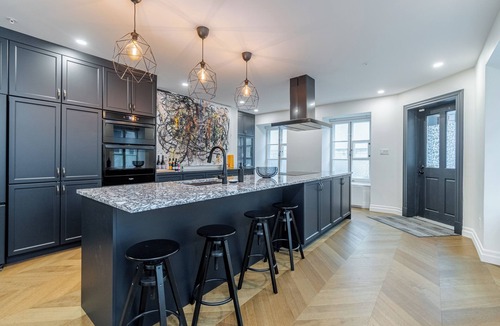 Old Quebec Apartment | Spacious 3-Bedroom Getaway Steps from Québec City's Landmarks!