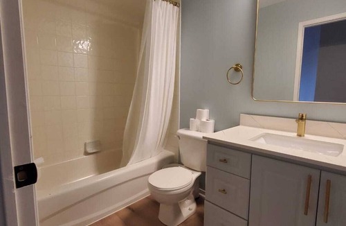 Milton House | Spacious 3 bedroom Semi-detachednMinutes to GO station and storesnFree Parking