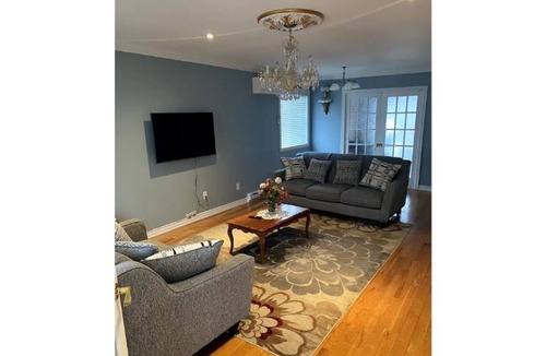 Montreal House | Spacious 3BR Home - 20 mins to/from YUL Intl. Airport