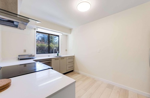 Oakridge House | Spacious 3BR in Prime Location