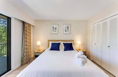 Oakridge House | Spacious 3BR in Prime Location