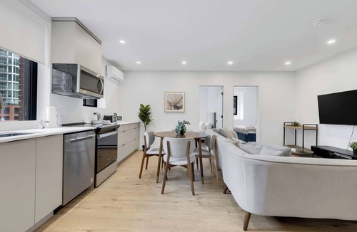 Griffintown Apartment | Spacious 3BR w/Large Terrace | Free Parking | Griffintown
