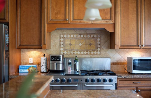 District of North Vancouver House | Spacious 4-bedroom house in delightful North Vancouver with AC