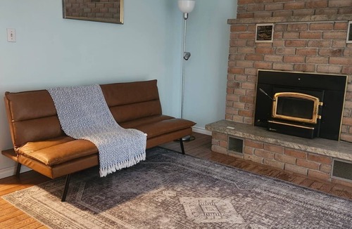 Belleville House | Spacious 4-bedroom Family Friendly house in charming Belleville