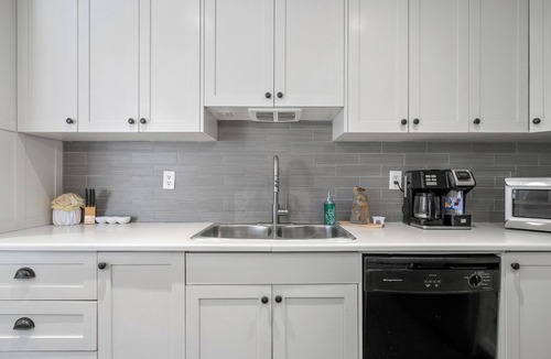 Northwest Calgary House | Spacious 4 Bedroom Home Near Bowness Park 🌿
