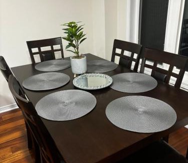 Hurontario House | Spacious 4BR Home in Mississauga