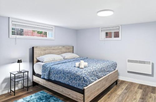 Fredericton House | Spacious 5BR Home 2 Kitchens Sleeps 10 Near UNB