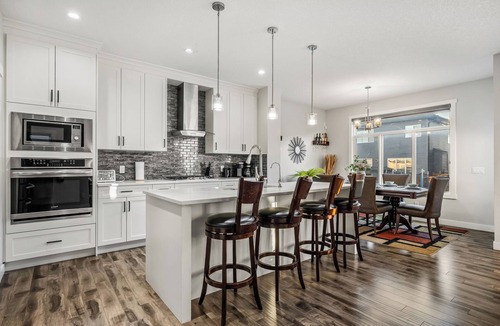 Southeast Calgary House | Spacious 8 Bedroom Family Retreat