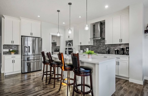 Southeast Calgary House | Spacious 8 Bedroom Family Retreat
