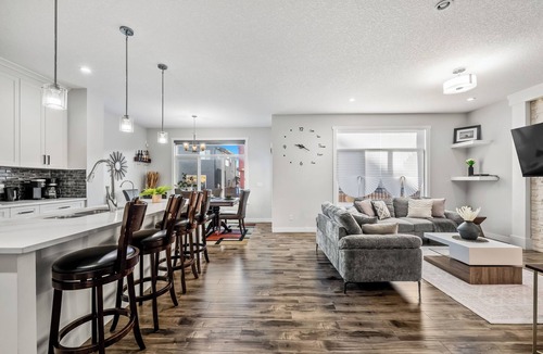 Southeast Calgary House | Spacious 8 Bedroom Family Retreat