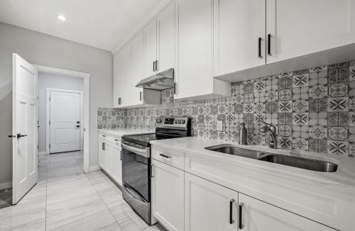Southeast Calgary House | Spacious 8 Bedroom Family Retreat