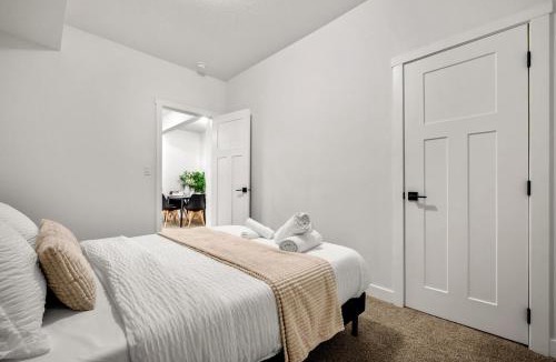 Southeast Calgary House | Spacious 8 Bedroom Family Retreat