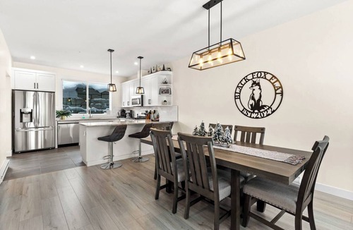 Sun Peaks House | Spacious Alpine Retreat - w/Hot Tub