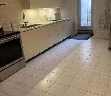 Georgetown Apartment | Spacious Basement Apartment in GTA