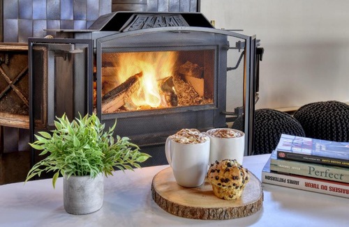 La Macaza House | Spacious cottage in forest with spa