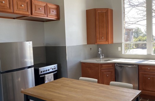 Milton House | Spacious Country Coach House 2 BR Milton Oakville
