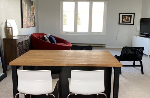 Milton House | Spacious Country Coach House 2 BR Milton Oakville