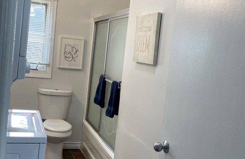 Milton House | Spacious Country Coach House 2 BR Milton Oakville