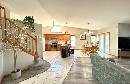 Sylvan Lake House | Spacious Cozy Cove Retreat/ 6BR/4BA/2Kitchen/AC/BBQ