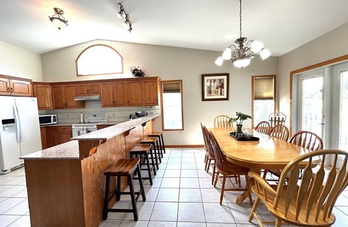 Sylvan Lake House | Spacious Cozy Cove Retreat/ 6BR/4BA/2Kitchen/AC/BBQ