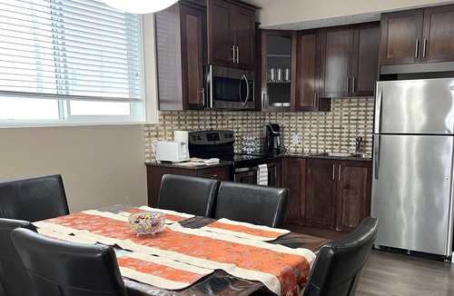 Panorama Hills House | Spacious & Cozy Private Walkout Suite Retreat in Panorama Hills NW Close to YYC