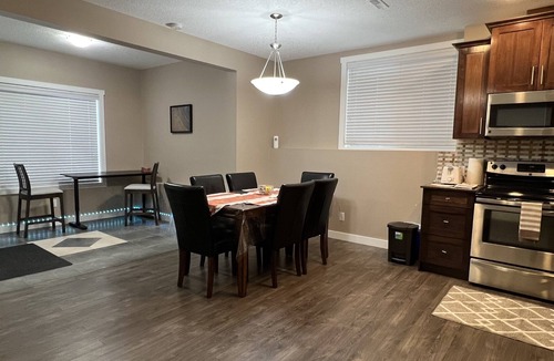 Panorama Hills House | Spacious & Cozy Private Walkout Suite Retreat in Panorama Hills NW Close to YYC