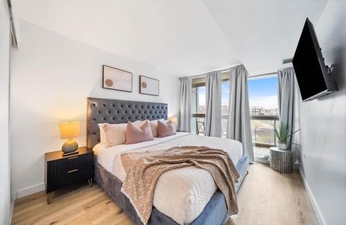 CityPlace Apartment | Spacious Downtown Condo - Walk to CN Tower & More