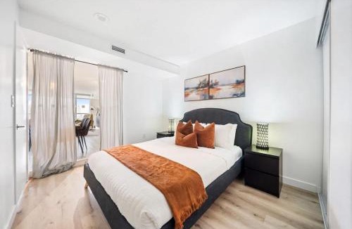 CityPlace Apartment | Spacious Downtown Condo - Walk to CN Tower & More