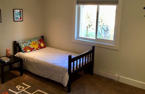Saanich East House | Spacious executive home near the beach and downtown Victoria