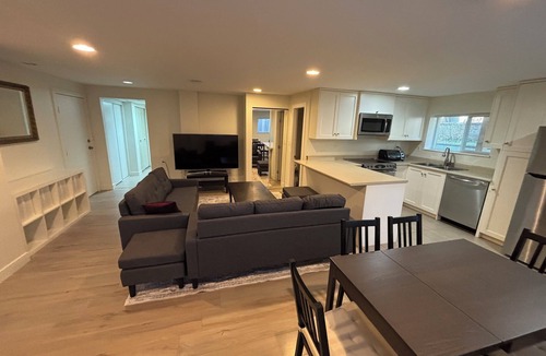 Lynn Valley House | Spacious Family Home in Lynn Valley Centre