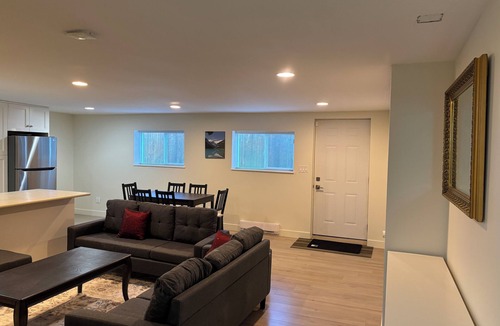 Lynn Valley House | Spacious Family Home in Lynn Valley Centre