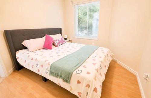Vancouver House | Spacious Family-Friendly 3BR Suite Near White Rock Beach
