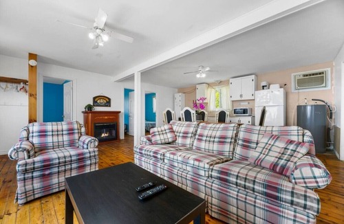 Otonabee-South Monaghan Cabin | Spacious Family Getaway | Quiet & Scenic