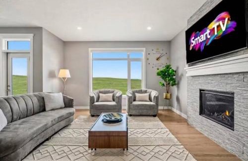 Springbank House | Spacious Family Retreat with Hot Tub, Pool Table, Gym