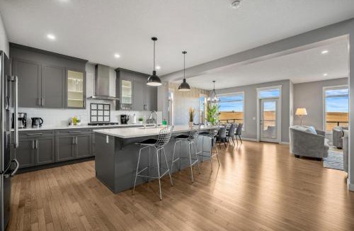 Springbank House | Spacious Family Retreat with Hot Tub, Pool Table, Gym