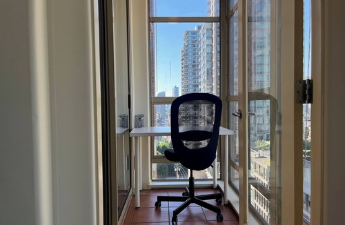Yaletown Condo | Spacious Flexible space in Central Downtown Vancouver with Parking -Pet Friendly