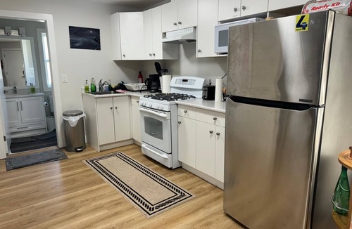 Sardis House | Spacious Ground floor Independent unit. Self checking, 750 sf.